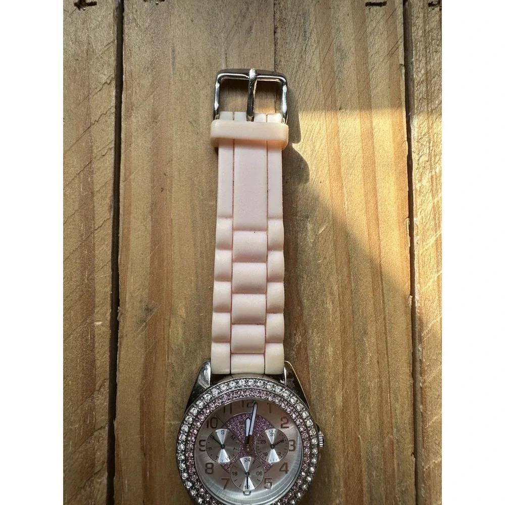 Guess Ladies Multifunction Pink Watch G10197L Water Resistant To 350 FT WORKS - Picture 4 of 14